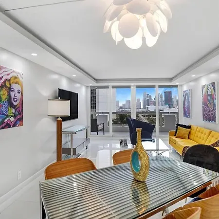Funkin' Fabulous! Water & City Views! 4Br